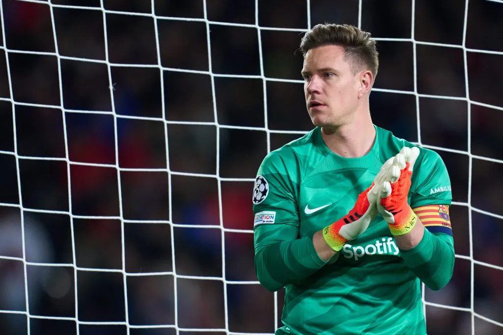 Ter Stegen no duelo diante do Napoli (Photo by Alex Caparros/Getty Images)