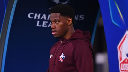 Jonathan David antes de jogo pelo Lille