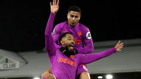 Matheus Cunha e João Gomes em partida pelo Wolverhampton