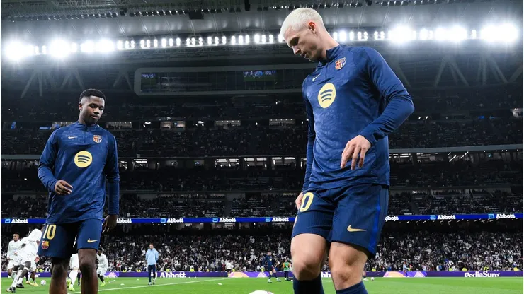 Apesar das sugestões para buscar novos ares, o atacante insiste em permanecer e provar seu valor. Seu futuro, porém, parece cada vez mais distante do Camp Nou. (Foto de David Ramos/Getty Images)