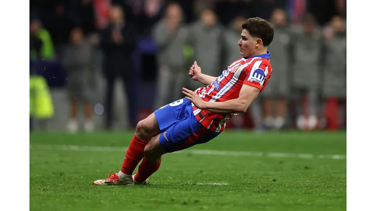 Álvarez tem penalidade anulada (Photo by Florencia Tan Jun/Getty Images)
