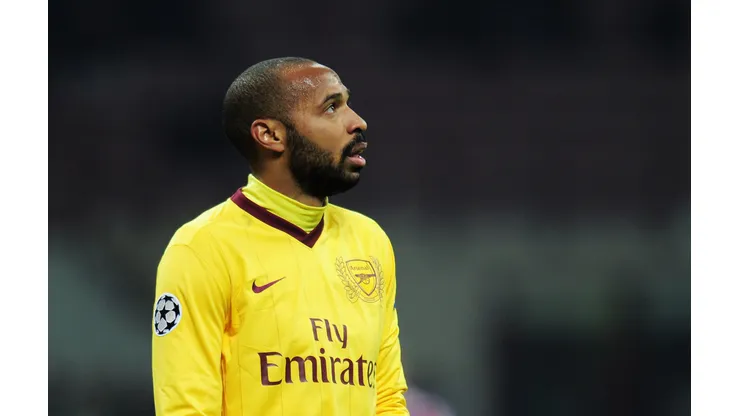 Thierry Henry quando atuava pelo Arsenal (Photo by Shaun Botterill/Getty Images)
