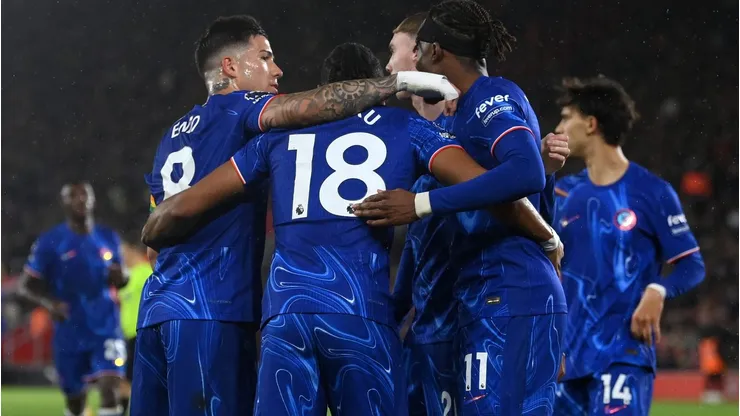 Com dificuldades para se firmar no clube inglês, o atacante pode buscar um novo destino no próximo verão. (Foto por Mike Hewitt/Getty Images)