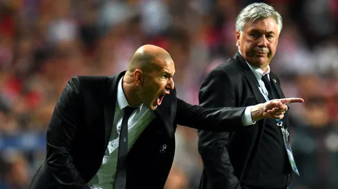 Zinédine Zidane e Carlo Ancelotti em jogo do Real Madrid