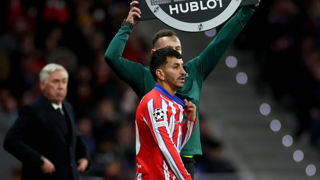 Ángel Correa entra em campo pelo Atlético de Madrid (Photo by Florencia Tan Jun/Getty Images)