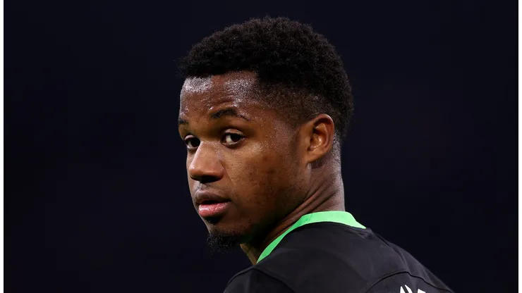 Barcelona encaminha a saída de Ansu Fati para o time de ex-Man United.