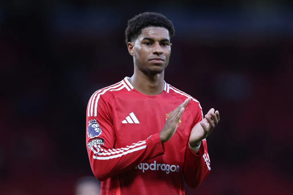 Rashford bate palmas