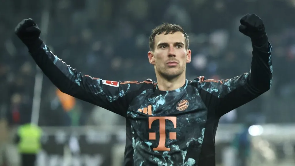 Leon Goretzka, do Bayern de Munique, comemora após a vitória da equipe na partida da Bundesliga entre Borussia Mönchengladbach e FC Bayern München, no Borussia-Park, em 11 de janeiro de 2025, em Mönchengladbach, Alemanha. (Foto de Christof Koepsel/Getty Images)