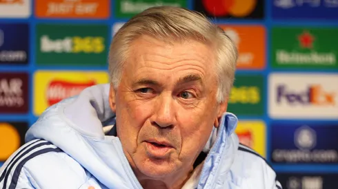 No comando do Real Madrid, o italiano acumula títulos e demonstra sua capacidade de adaptação, liderando a equipe com inteligência e versatilidade. (Foto de Molly Darlington/Getty Images)