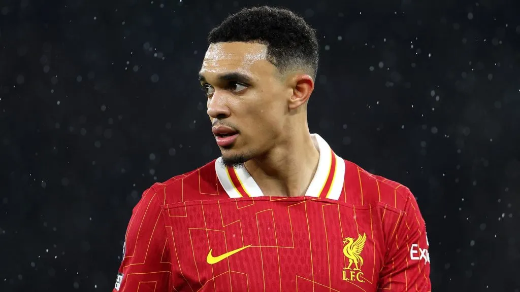 Alexander-Arnold em jogo do Liverpool. Foto: Alex Pantling/Getty Images