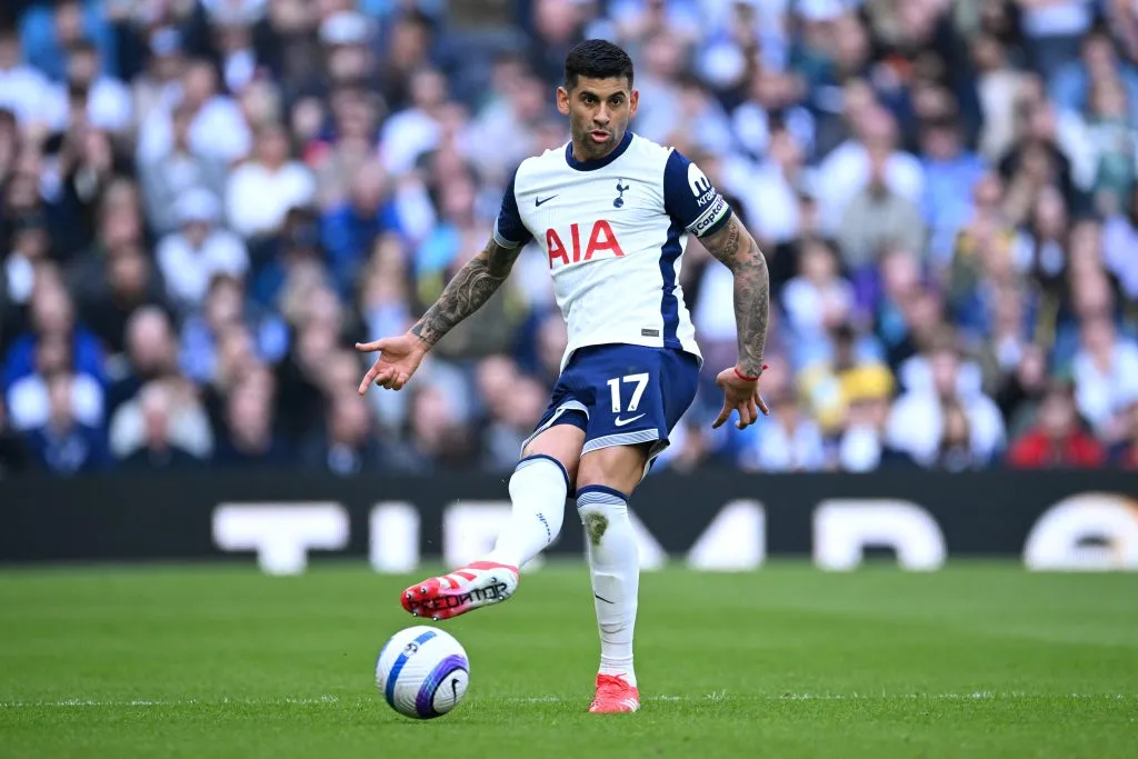 Cristian Romero em atuação pelo Tottenham. Foto: Justin Setterfield/Getty Images