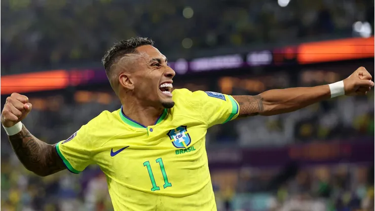 Raphinha comemora gol pela Seleção Brasileira. Foto: Francois Nel/Getty Images