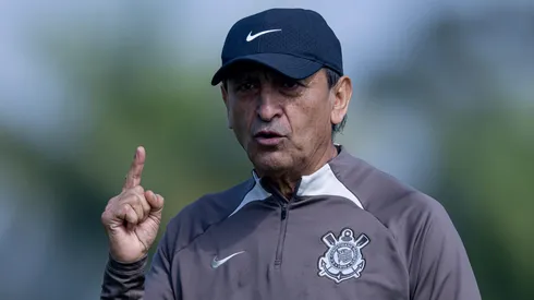 Santos conversa com Ramón Díaz. Foto: Rodrigo Coca/AG.Corinthians