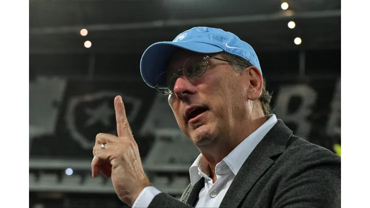 John Textor reencontrará desafeto no próximo domingo (30)