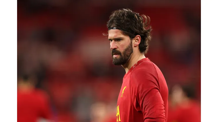 Alisson, goleiro do Liverpool em campo (Photo by Julian Finney/Getty Images)