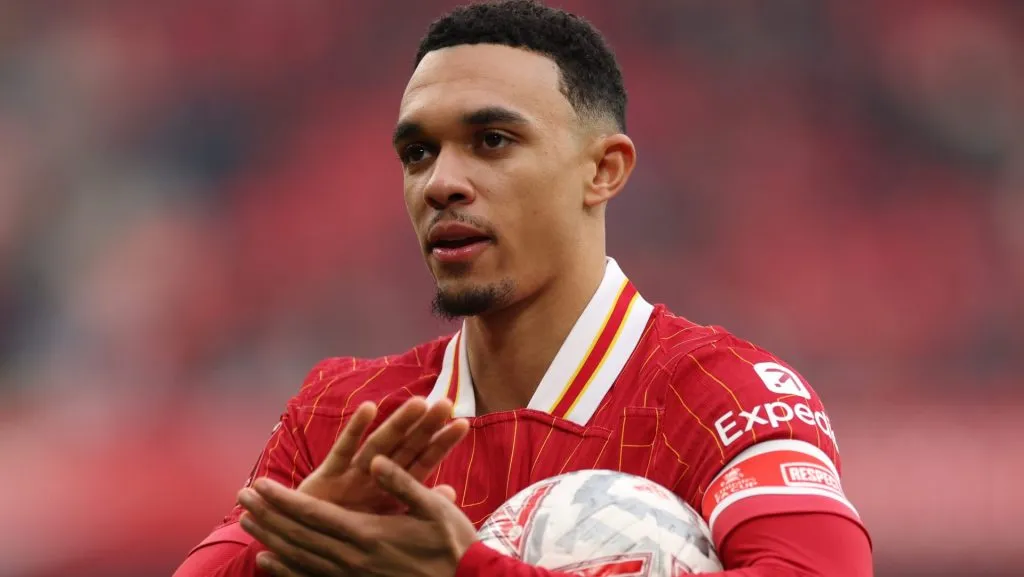 Arnold, provável reforço do Real Madrid, em campo pelo Liverpool (Photo by Jan Kruger/Getty Images)