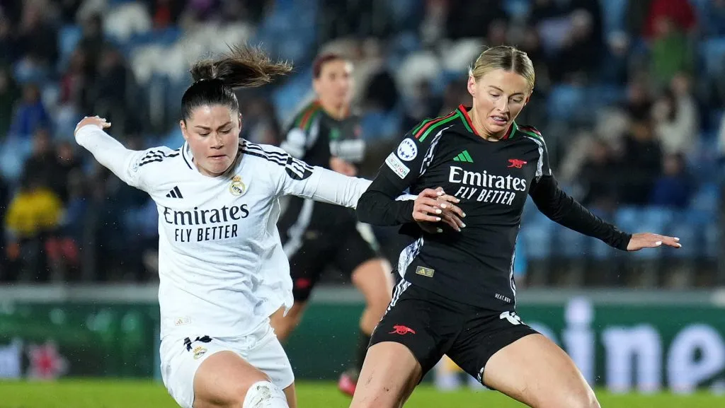 MADRID, SPAIN – MARCH 18: Chloe Kelly of Arsenal is challenged by Maria Mendez of Real Madrid during the UEFA Women’s Champions League Quarter Finals First Leg match between Real Madrid CF and Arsenal FC at Estadio Alfredo Di Stefano on March 18, 2025 in Madrid, Spain. (Photo by Angel Martinez/Getty Images)