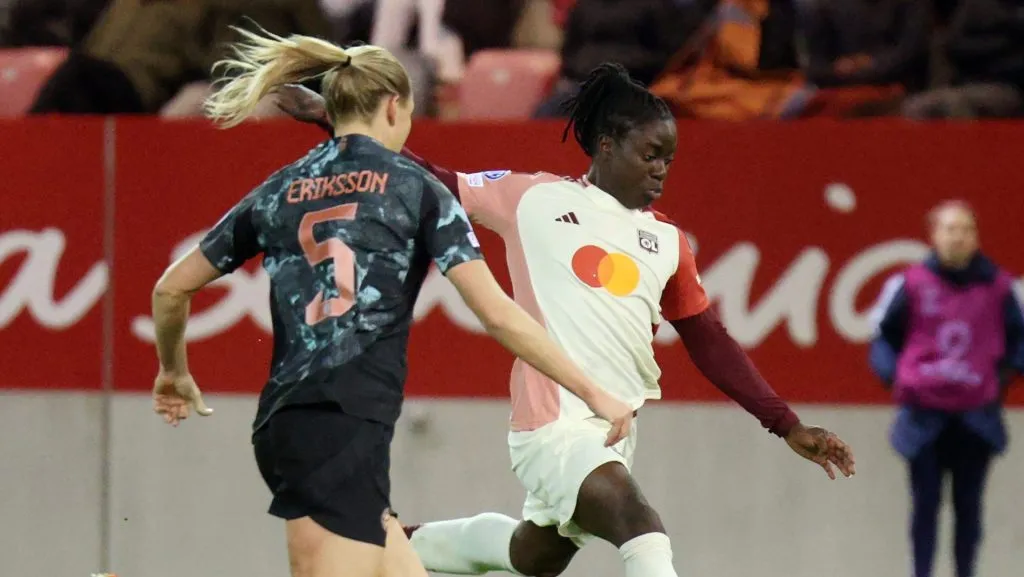 MUNICH, GERMANY – MARCH 18: Tabitha Chawinga of Olympique Lyonnais scores her team’s first goal under pressure from Magdalena Eriksson of Bayern Munich during the UEFA Women’s Champions League Quarter Finals First Leg match between FC Bayern München and Olympique Lyonnais on March 18, 2025 in Munich, Germany. (Photo by Adam Pretty/Getty Images)