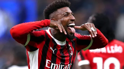 Emerson Royal atuando pelo Milan.