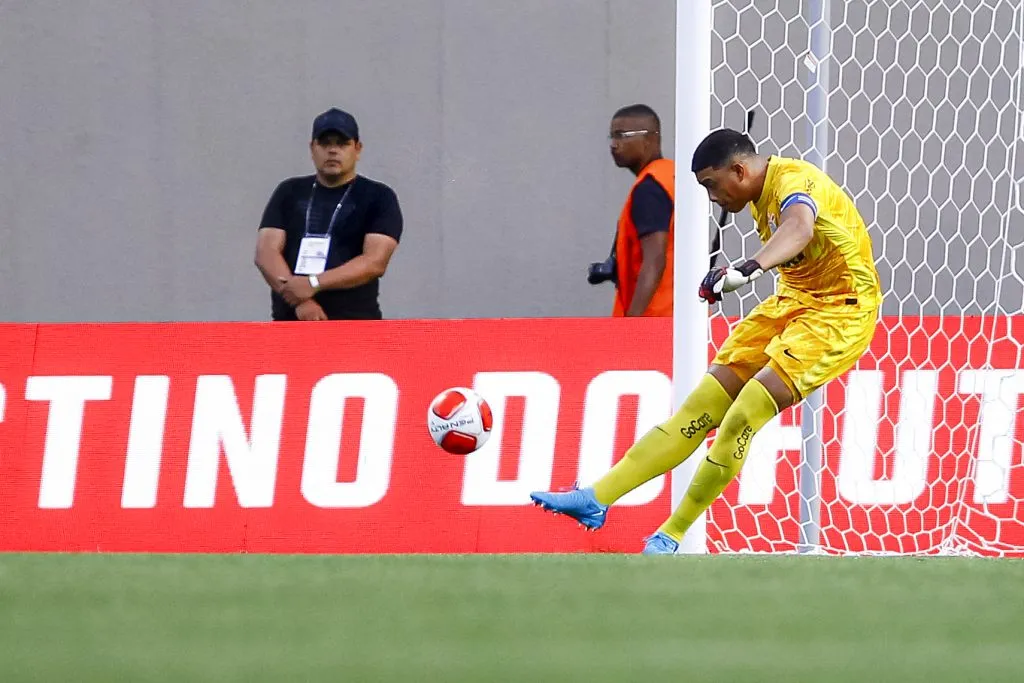 Kauê em campo pelo Corinthians na Copinha (Marco MiateloAGIF)