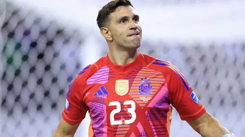 Dibu Martínez provoca a Seleção Brasileira nas redes sociais após vitória da Argentina. (Photo by Buda Mendes/Getty Images)