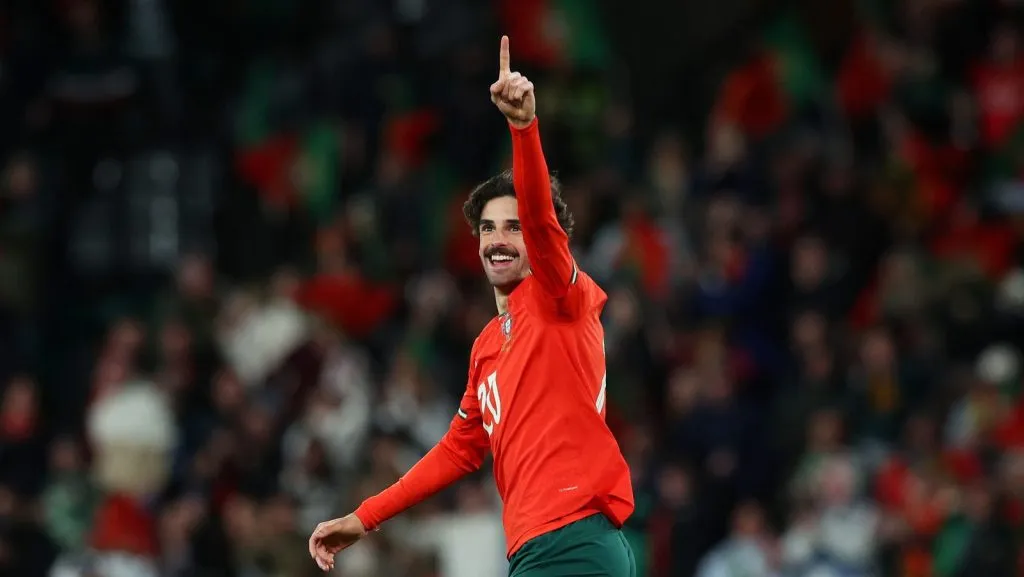 Francisco Trincão, de Portugal, comemora ao marcar o terceiro gol de sua equipe no jogo de volta das quartas de final da Liga das Nações da UEFA entre Portugal e Dinamarca, no Estádio José Alvalade, em 23 de março de 2025, em Lisboa, Portugal. (Foto por Carlos Rodrigues/Getty Images)