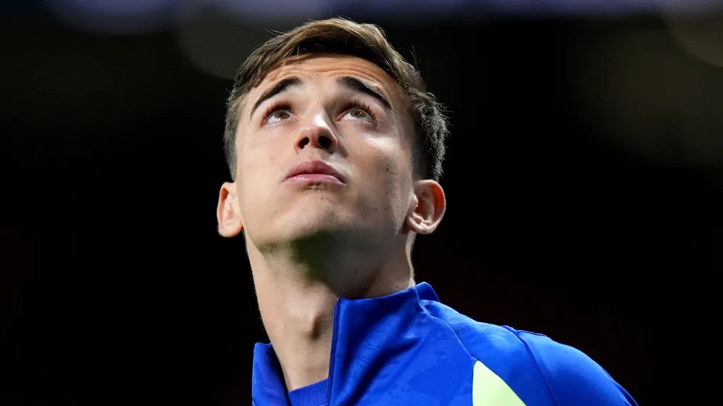 Gavi durante aquecimento em partida do Barcelona (Photo by Angel Martinez/Getty Images)