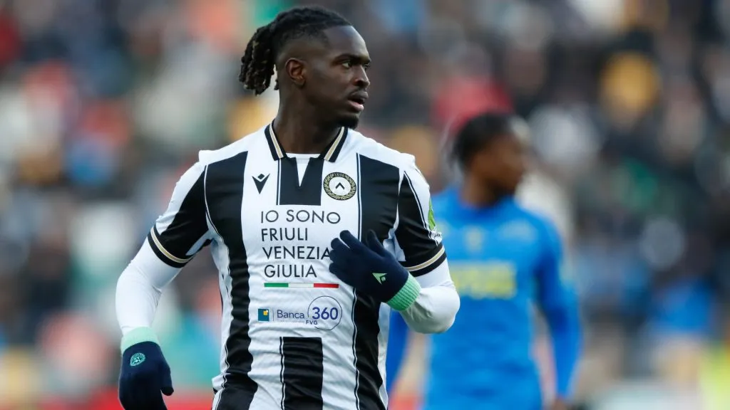 Oumar Solet em jogo da Udinese. Foto: Timothy Rogers/Getty Images