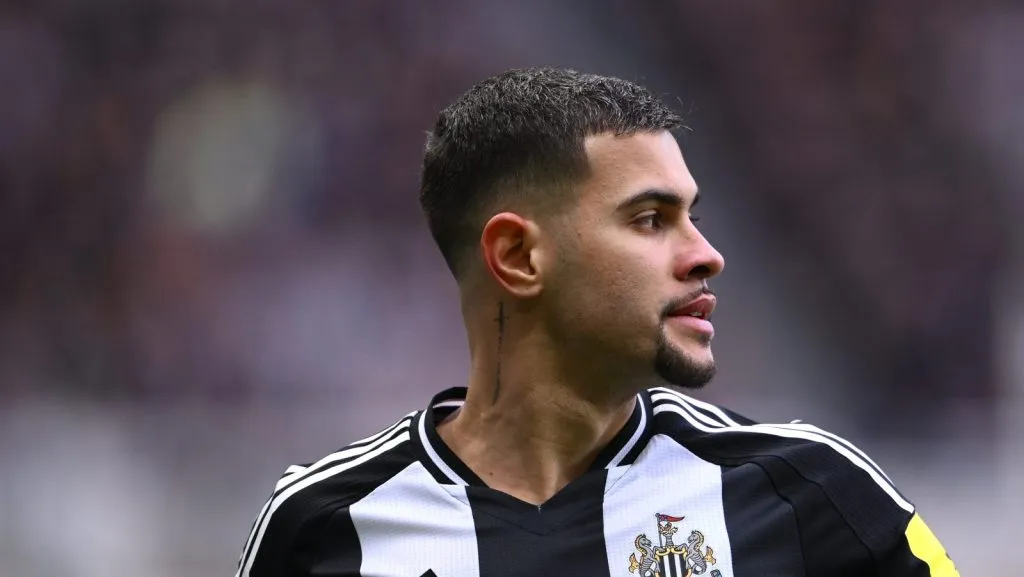 Bruno Guimarães, do Newcastle United, reage durante a partida da quinta rodada da Emirates FA Cup entre Newcastle United e Brighton &amp; Hove Albion, no St. James' Park, em 2 de março de 2025, em Newcastle upon Tyne, Inglaterra. (Foto por Stu Forster/Getty Images)
