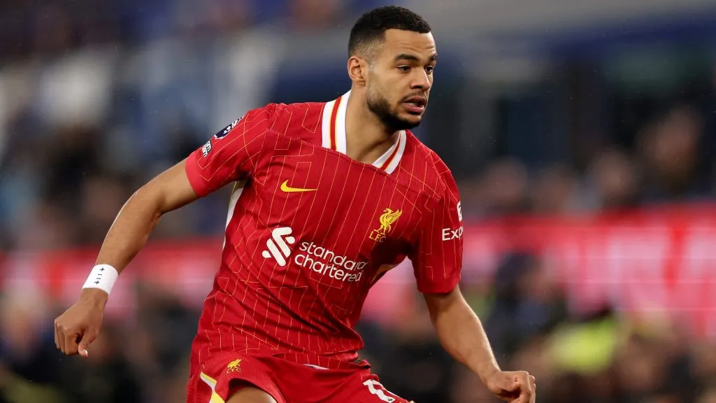 Cody Gakpo em jogo do Liverpool. Foto: Carl Recine/Getty Images