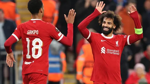 Salah e Gakpo juntos no Liverpool. Foto: Matt McNulty