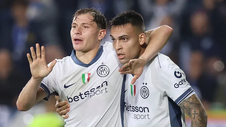 Nicolò Barella e Lautaro Martínez em jogo da Inter de Milão