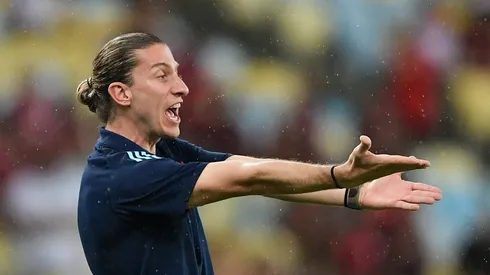 Filipe Luís deve continuar no Mengão