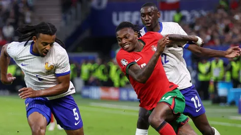 Com bom desempenho na Serie A, o francês pode surgir como uma opção estratégica na próxima janela de transferências da Premier League. (Foto de Lars Baron/Getty Images)