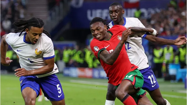 Com bom desempenho na Serie A, o francês pode surgir como uma opção estratégica na próxima janela de transferências da Premier League. (Foto de Lars Baron/Getty Images)
