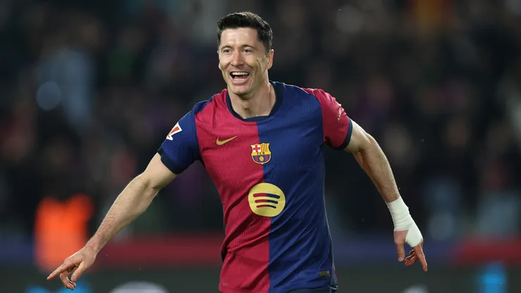 Lewandowski faz dois gols. Foto: Clive Brunskill/Getty Images