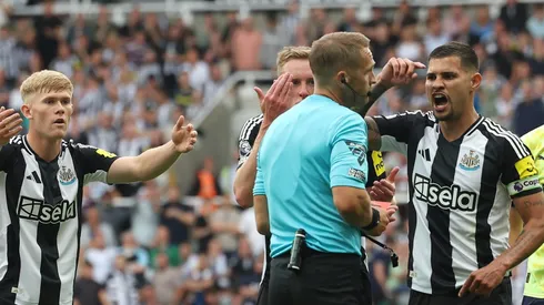 Com a possível saída de Eriksen e a incerteza sobre Casemiro, os Red Devils avaliam opções para fortalecer o setor. (Foto de Ian MacNicol/Getty Images)