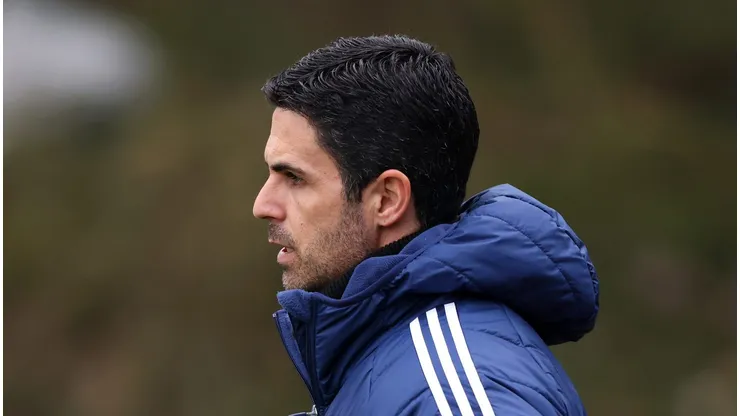 LONDON COLNEY, ENGLAND - MARCH 11: Mikel Arteta, Manager of Arsenal, looks on during the UEFA Champions League 2024/25 Round of 16 Second Leg training session at Sobha Realty Training Centre on March 11, 2025 in London Colney, England. (Photo by Paul Harding/Getty Images)