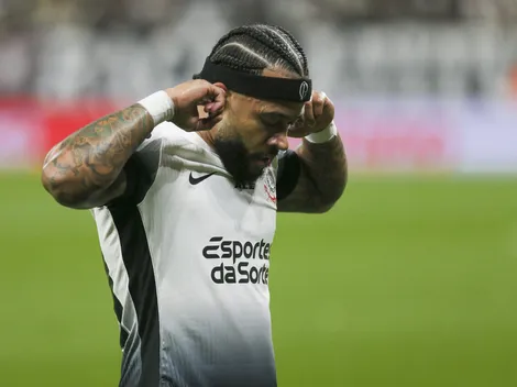 Ex-rival do Corinthians diz que daria ‘voadora’ em Memphis Depay; entenda