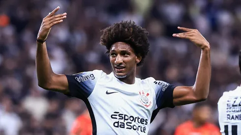 Corinthians avança para ampliar contrato de Talles Magno além de 2025.