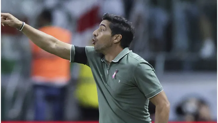 Palmeiras empata no Brasileirão e Abel Ferreira é alvo dos torcedores.