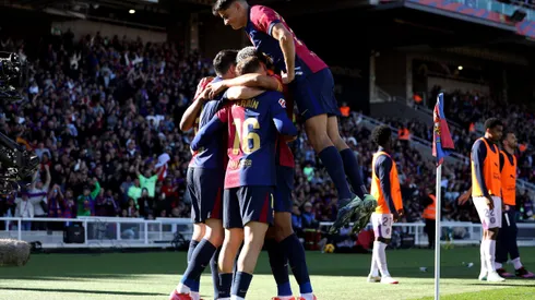 Com dois gols, o atacante polonês reafirmou sua importância para a equipe e entrou para a história ao superar marcas de Ferenc Puskás e Lionel Messi. (Foto de Judit Cartiel/Getty Images)