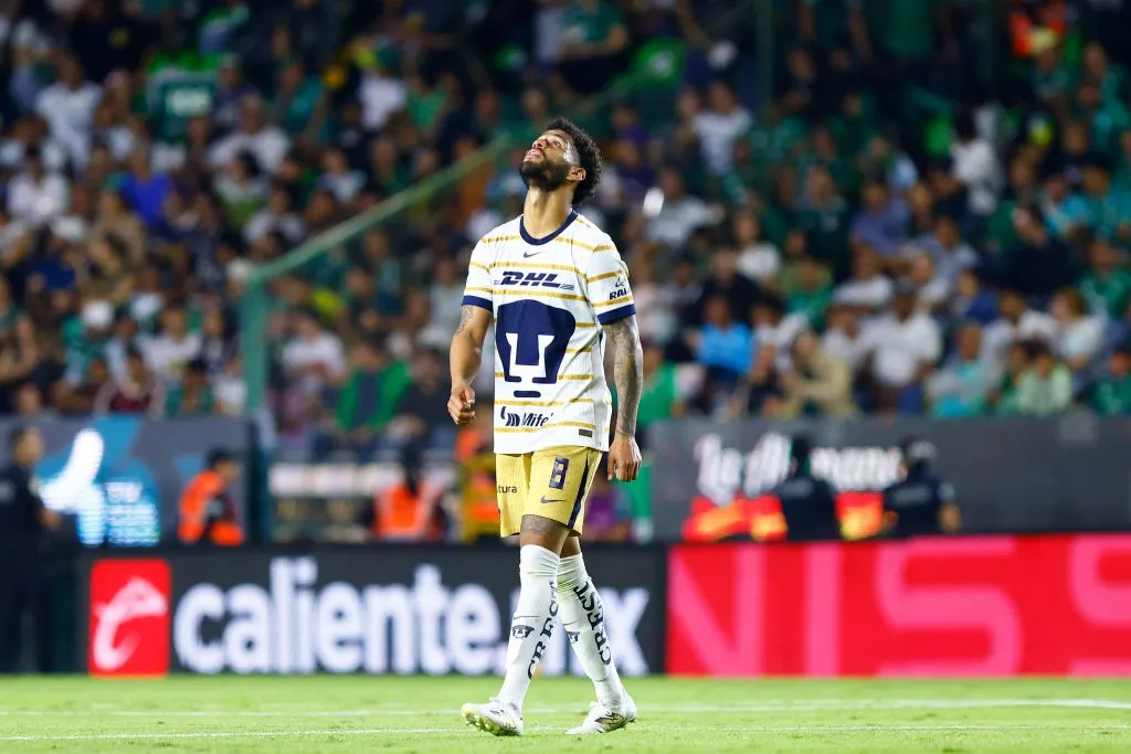 José Caicedo, do Pumas UNAM, comemora após marcar o segundo gol de sua equipe durante a partida da 13ª rodada entre León e Pumas UNAM, válida pelo Torneio Clausura 2025 da Liga MX, no Estádio León, em 30 de março de 2025, em León, México. (Foto por Leopoldo Smith/Getty Images)