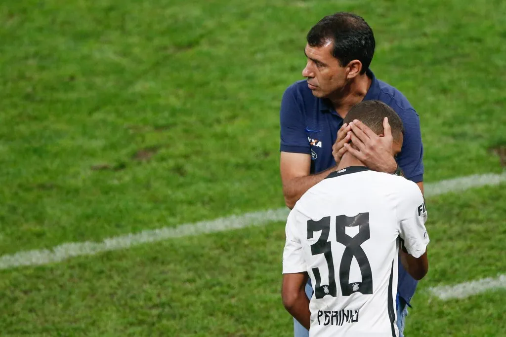 Fábio Carille tirou Pedrinho do terrão para colocar no profissional. Foto: Marcello Zambrana/AGIF