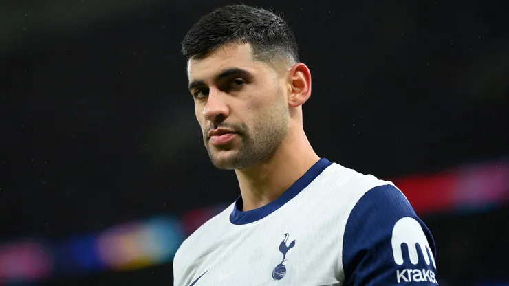 Cristian Romero, zagueiro do Tottenham. Foto: Justin Setterfield