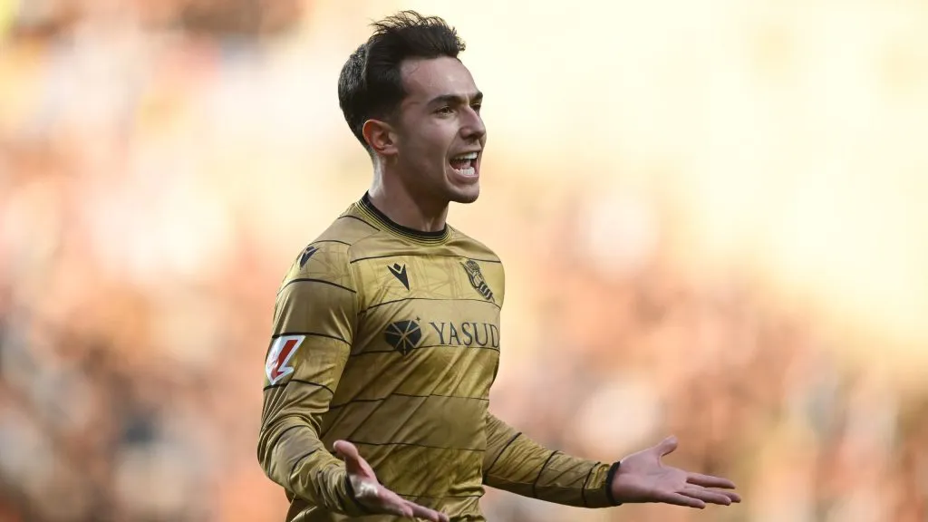 Martín Zubimendi em jogo da Real Sociedad. Foto: Denis Doyle/Getty Images