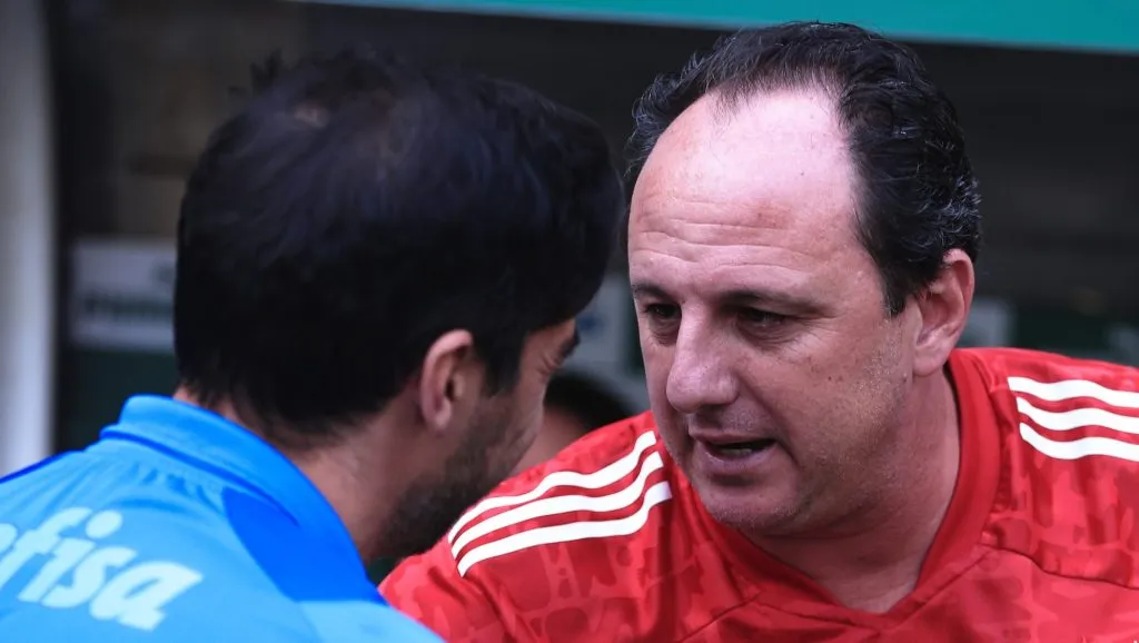 Abel Ferreira e Rogério Ceni se cumprimentam. Foto: Ettore Chiereguini/AGIF