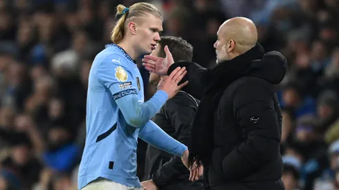 Guardiola e Haaland se cumprimentam (Photo by Gareth Copley/Getty Images)