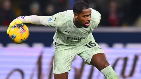 O Manchester United avalia uma negociação ousada envolvendo Rasmus Hojlund para garantir o goleiro do AC Milan, Mike Maignan. Foto: Alessandro Sabattini/Getty Images