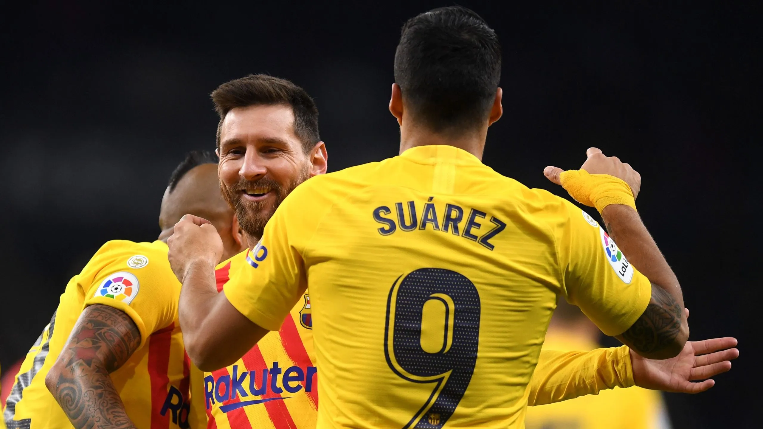 Suárez e Messi comemorando gol na época do Barcelona. Foto: Alex Caparros/Getty Images